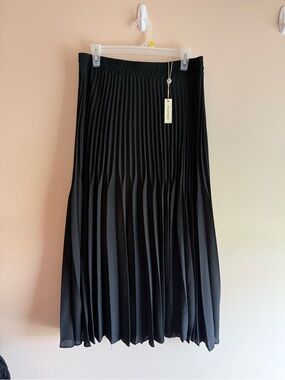Max Studio Black Pleated Midi Skirt with Elastic Waist